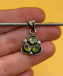 Vintage women’s pendant with peridot, 925 sterling silver~39