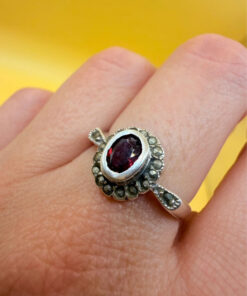 Silver vintage ring with garnet and marcasites, UK size O 1/2~33