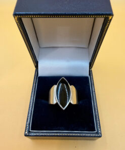 Stunning sterling silver signet ring featuring a natural onyx, size 0