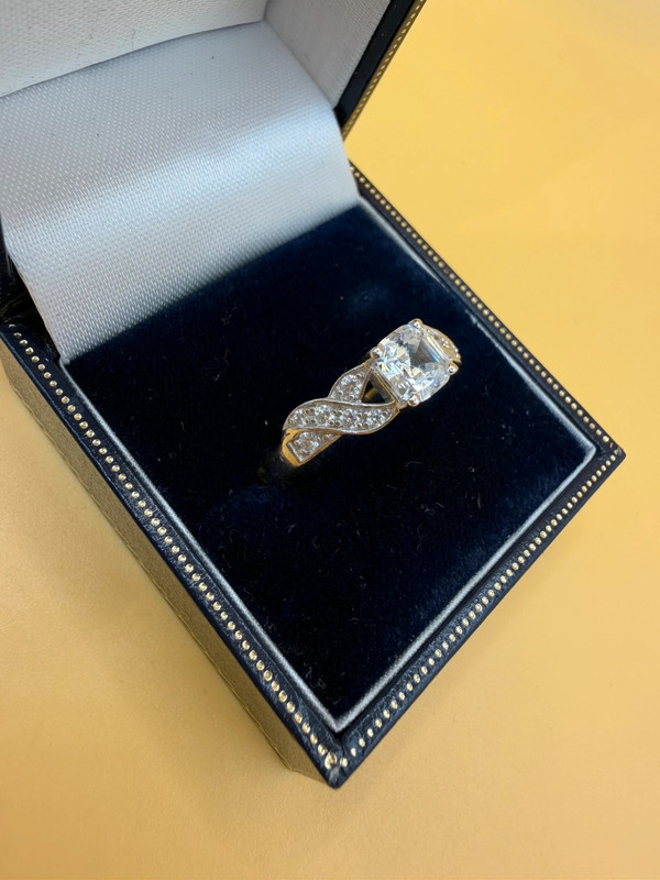 925 sterling silver ring, size V, set with cubic zirconia ~120