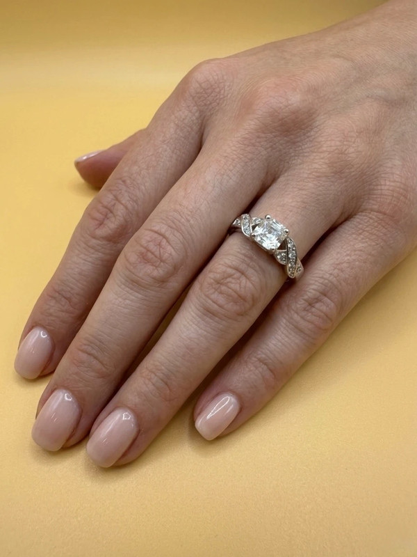 925 sterling silver ring, size V, set with cubic zirconia ~120