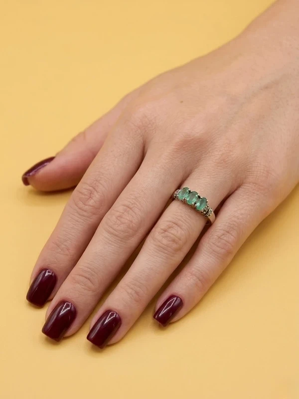 Luxury vintage sterling silver ring with emeralds and topazes. Size R~43