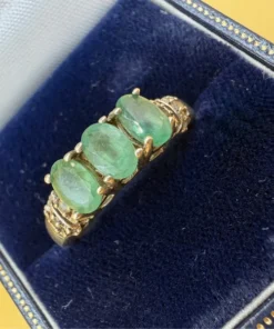 Luxury vintage sterling silver ring with emeralds and topazes. Size R