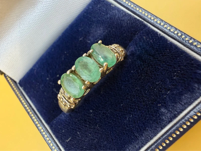 Luxury vintage sterling silver ring with emeralds and topazes. Size R~43