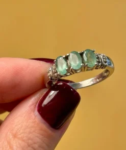 Luxury vintage sterling silver ring with emeralds and topazes. Size R~43