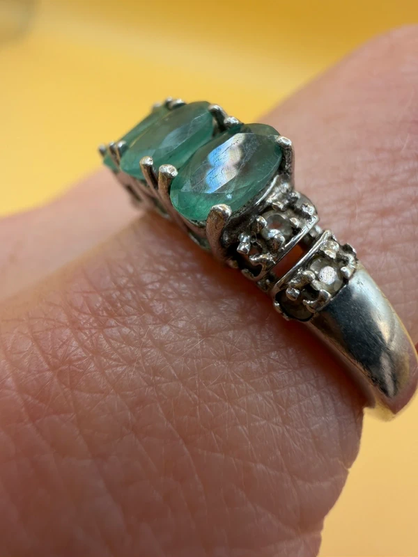 Luxury vintage sterling silver ring with emeralds and topazes. Size R~43