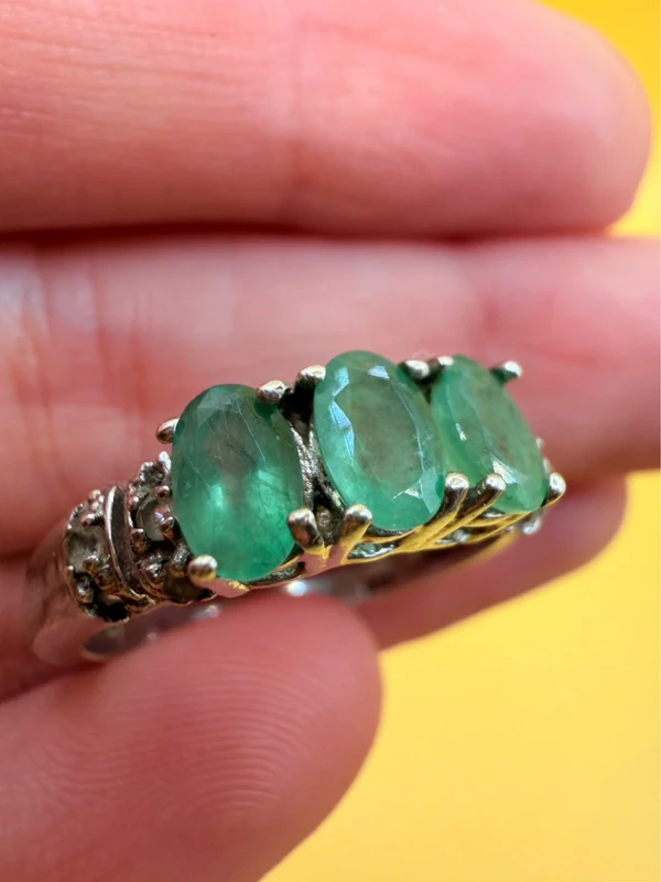 Luxury vintage sterling silver ring with emeralds and topazes. Size R~43