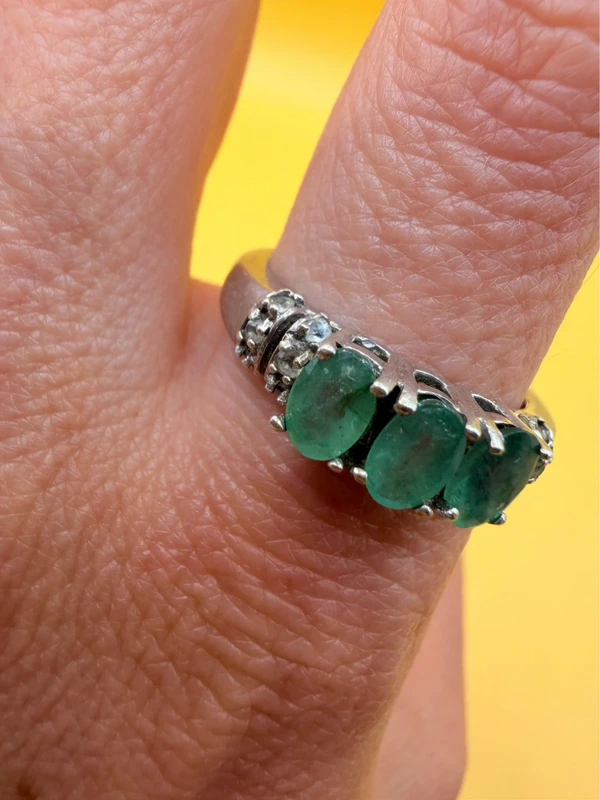 Luxury vintage sterling silver ring with emeralds and topazes. Size R~43