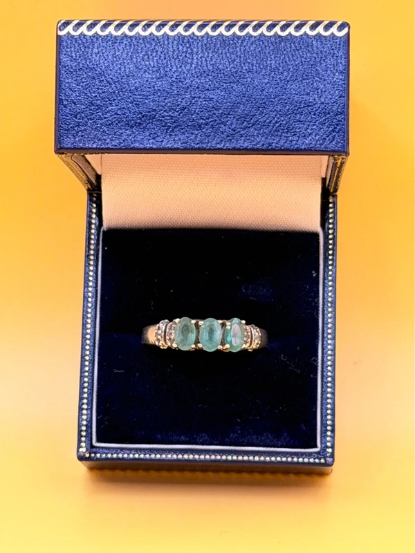 Luxury vintage sterling silver ring with emeralds and topazes. Size R~43