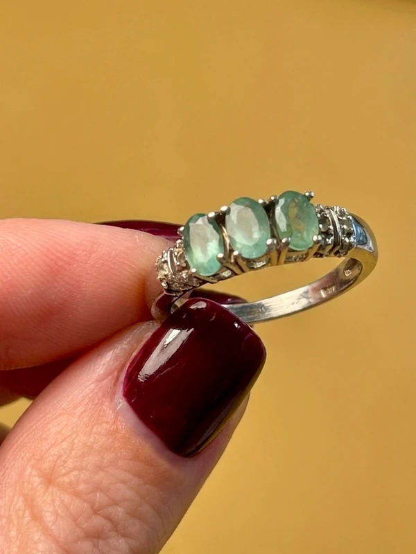 Luxury vintage sterling silver ring with emeralds and topazes. Size R~43