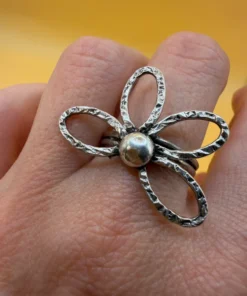 Vintage sterling silver 925 ring, floral petals design, size O.