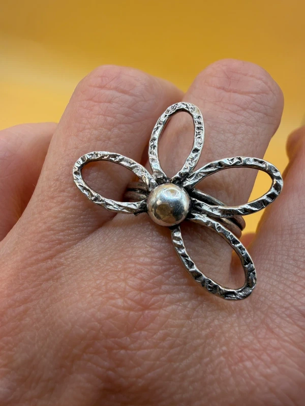 Vintage sterling silver 925 ring, floral petals design, size O.