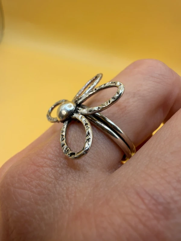 Vintage sterling silver 925 ring, floral petals design, size O.