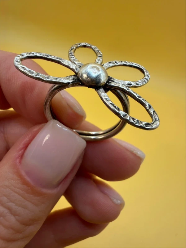 Vintage sterling silver 925 ring, floral petals design, size O.