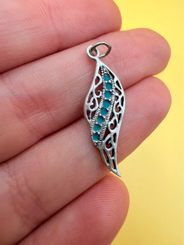Vintage sterling silver pendant ~11