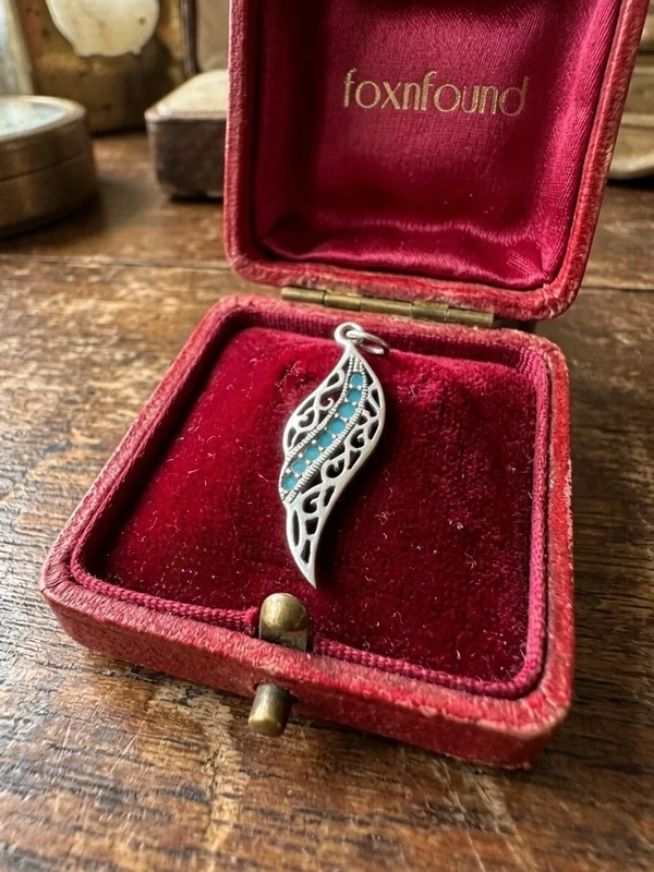 Vintage sterling silver pendant ~11