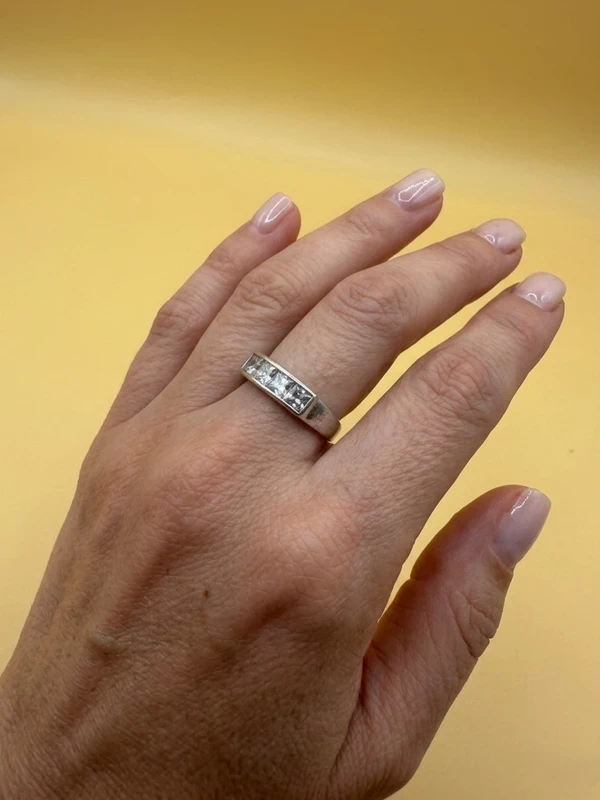 Sterling silver ring with CZ Uk size O~ 11