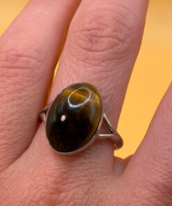 Sterling silver (925) ring with tiger’s eye, UK size Q.~4