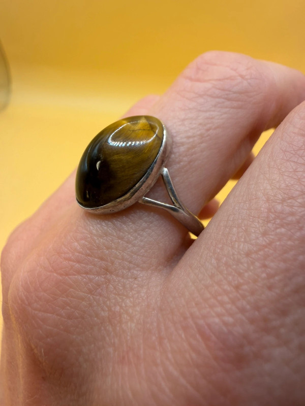 Sterling silver (925) ring with tiger’s eye, UK size Q.~4