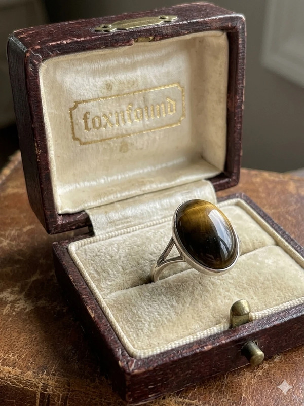 Sterling silver (925) ring with tiger’s eye, UK size Q.~4