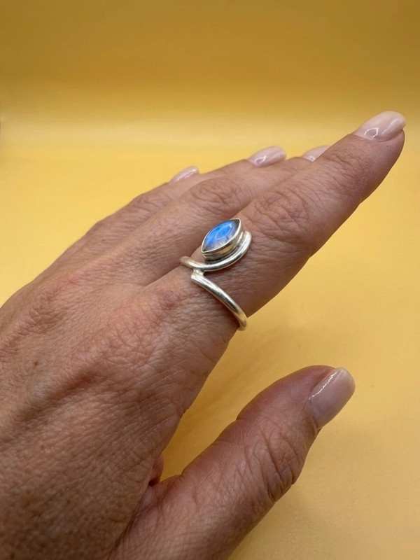 Vintage ring with a natural moonstone, sterling silver 925. Size M~20