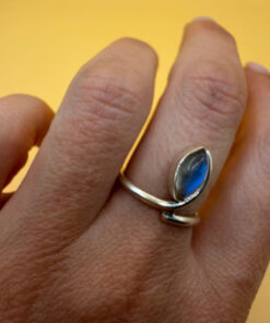 Vintage ring with a natural moonstone, sterling silver 925. Size M