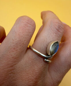 Vintage ring with a natural moonstone, sterling silver 925. Size M