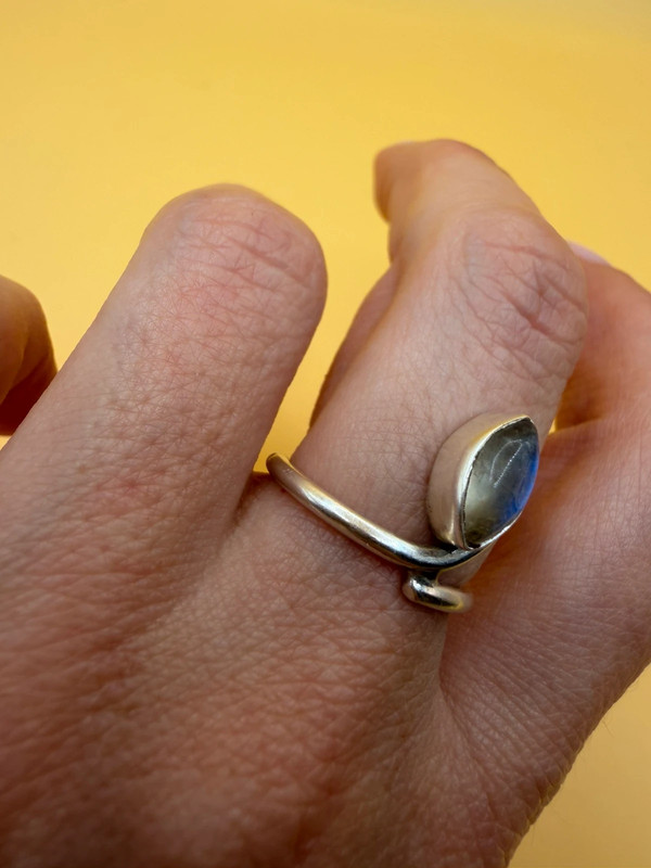Vintage ring with a natural moonstone, sterling silver 925. Size M~20