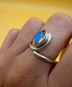 Vintage ring with a natural moonstone, sterling silver 925. Size M
