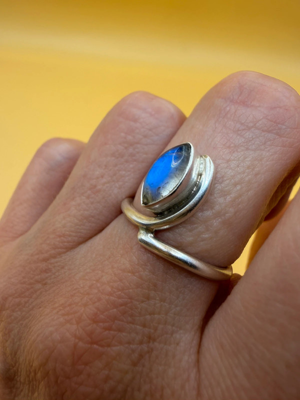 Vintage ring with a natural moonstone, sterling silver 925. Size M~20