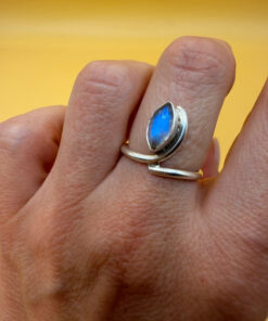 Vintage ring with a natural moonstone, sterling silver 925. Size M