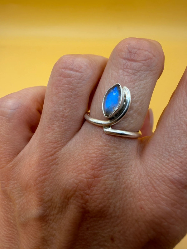 Vintage ring with a natural moonstone, sterling silver 925. Size M~20