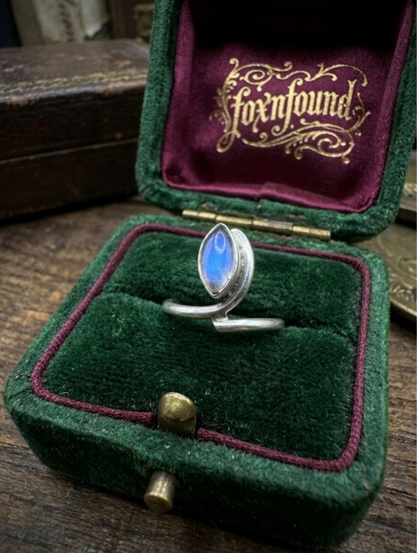 Vintage ring with a natural moonstone, sterling silver 925. Size M~20
