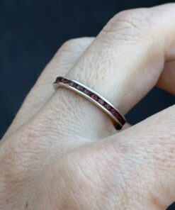 Vintage sterling Silver Red Garnet Stones Ring Size O