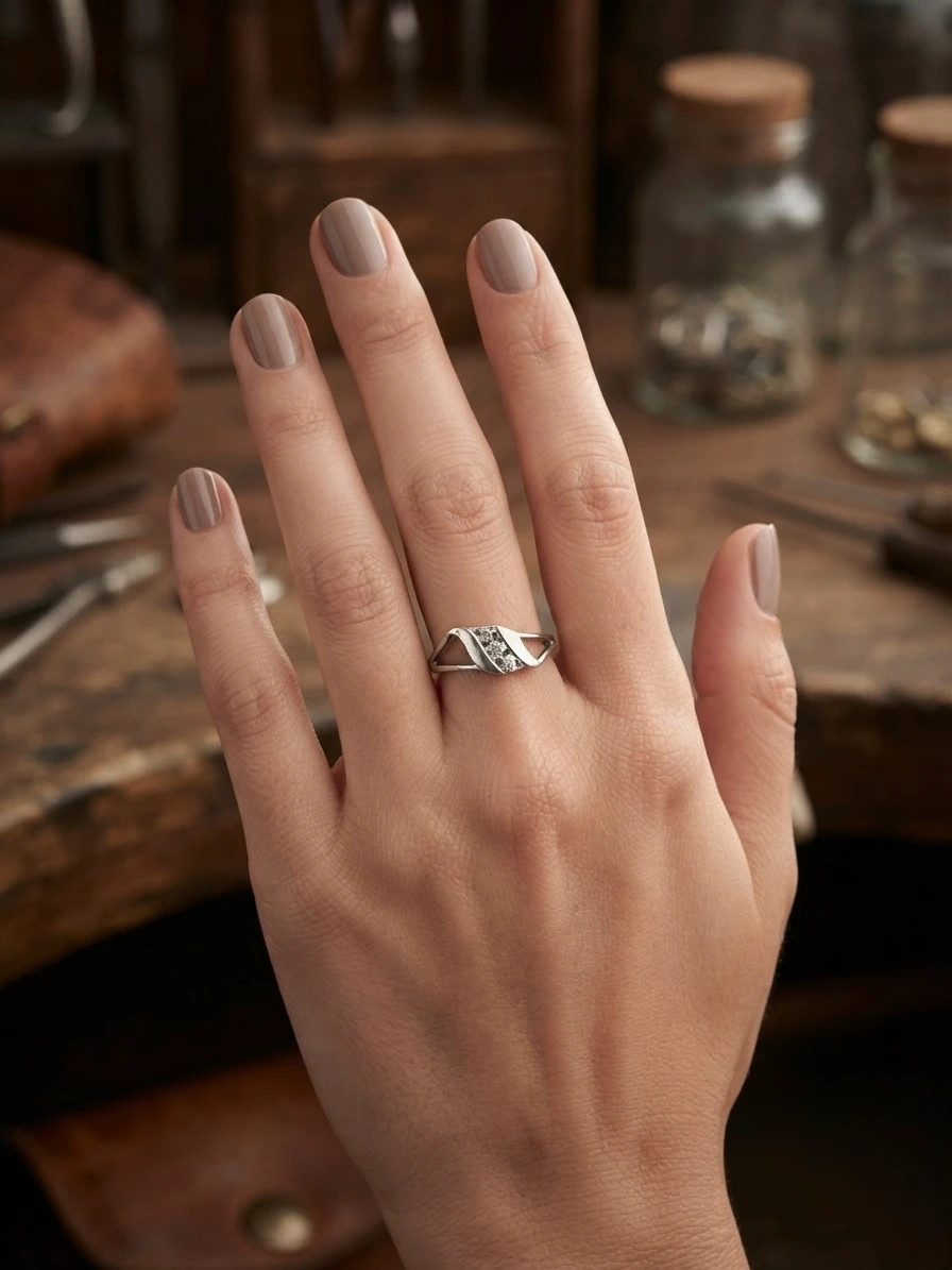 Unusual sterling silver ring, size L