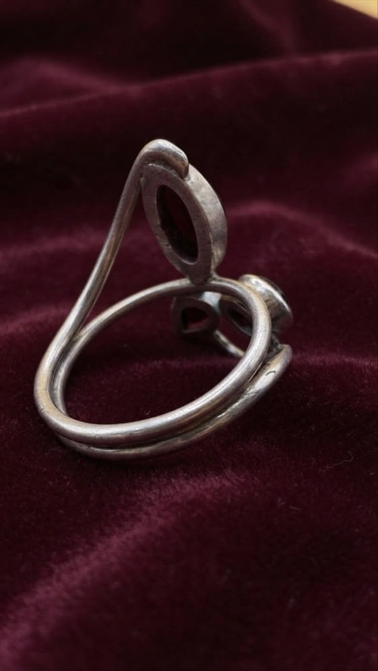 Vintage 925 Silver Garnet Ring · Size O · Modernist Trio Cabochon~209