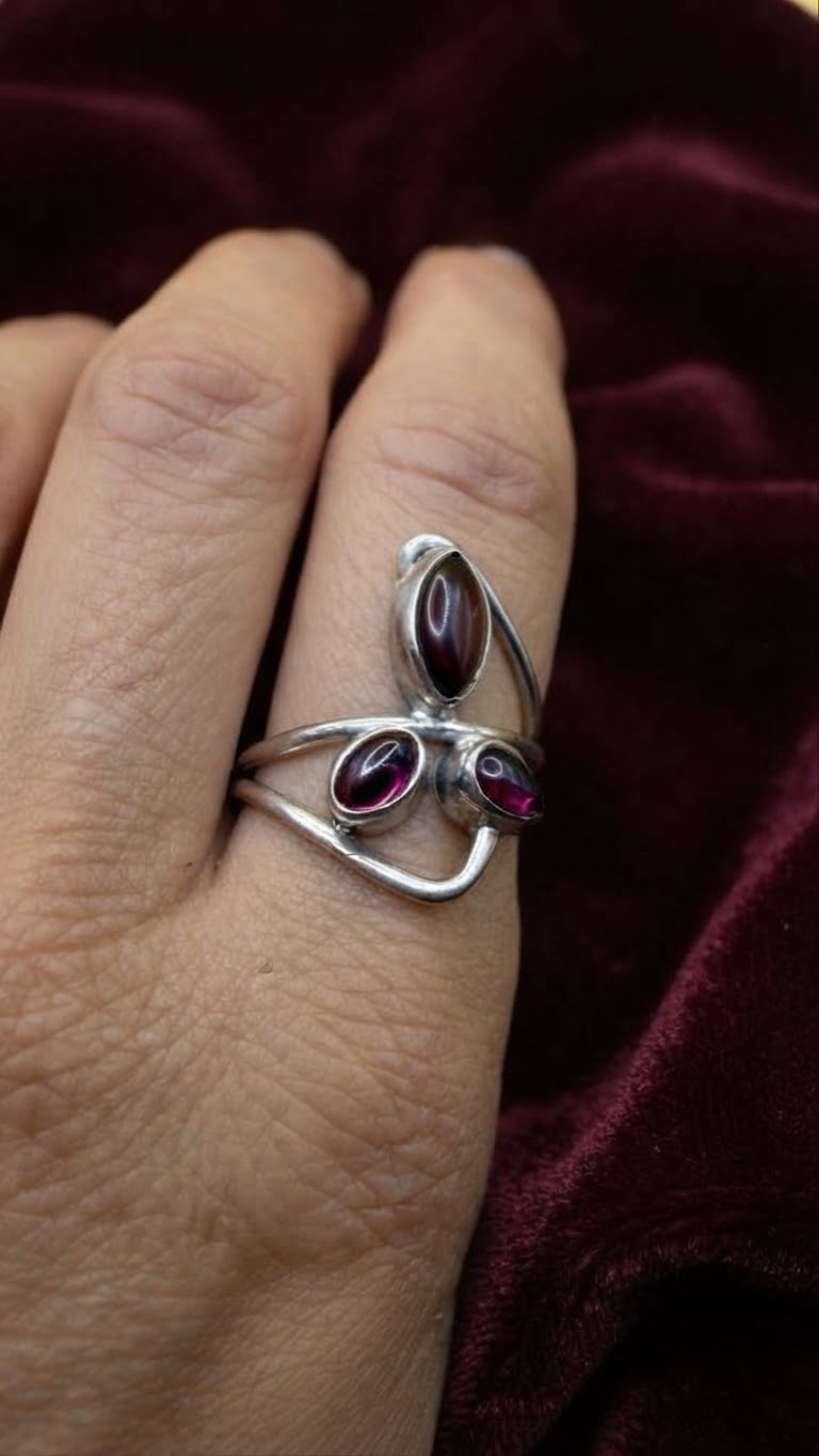 Vintage 925 Silver Garnet Ring · Size O · Modernist Trio Cabochon~209