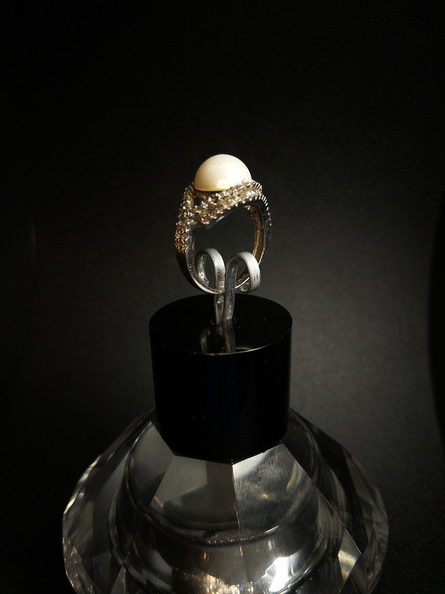 925 sterling silver ring with cubic zirconia and a pearl, size N — 360° view