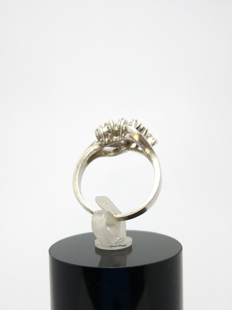 Sterling silver ring with unknown stones Uk size Q — 360° view