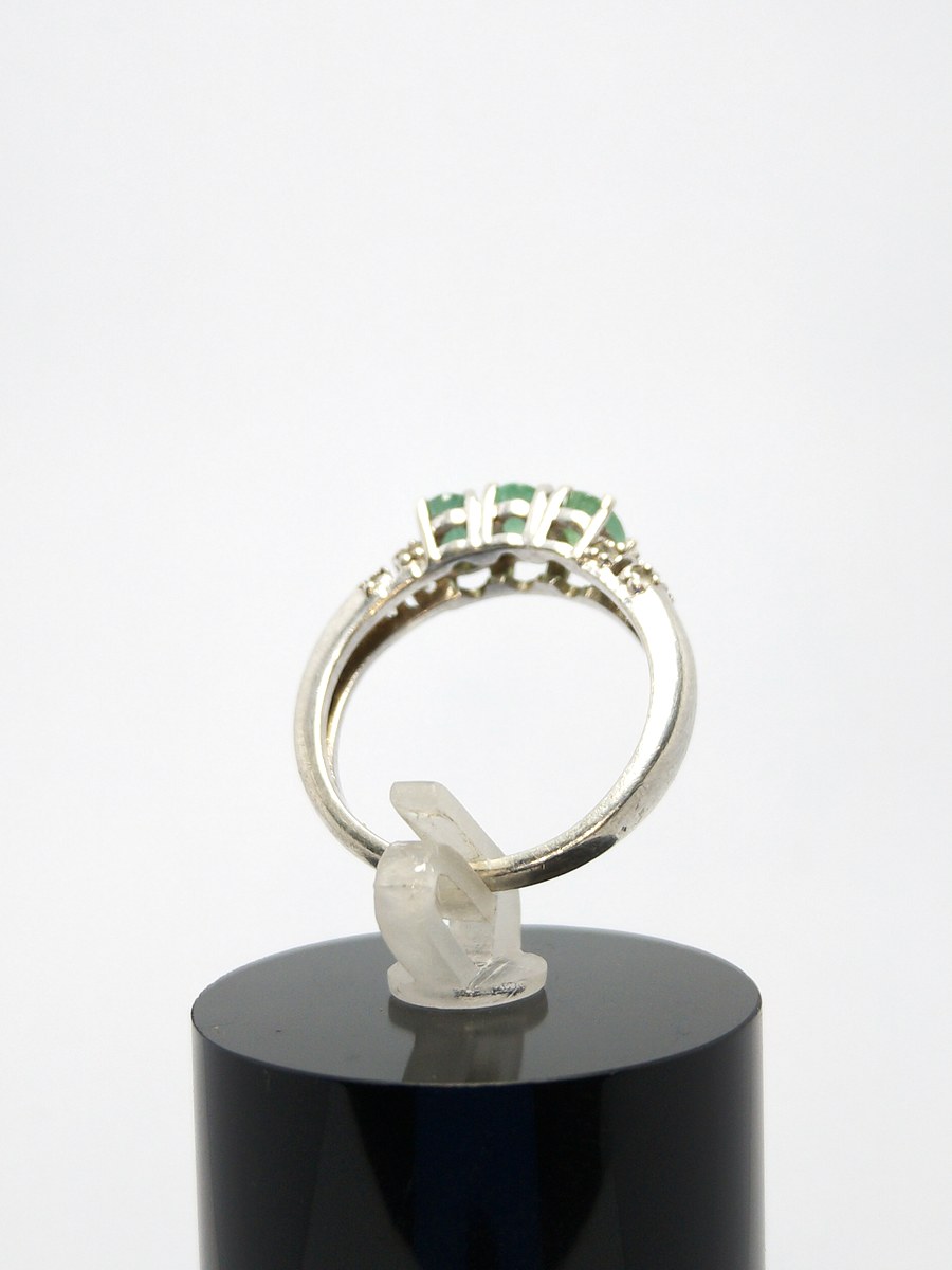 Luxury vintage sterling silver ring with emeralds and topazes. Size R — 360° view